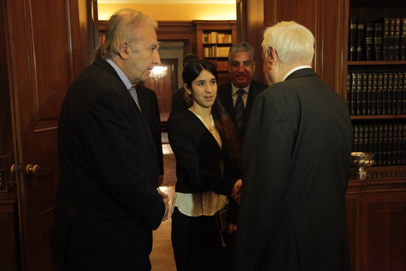 Νεαρή γεζίντι στο Προεδρικό Μέγαρο -Περιέγραψε στον Παυλόπουλο την κόλαση που έζησε στα χέρια τζιχαντιστών [εικόνες] | iefimerida.gr 0