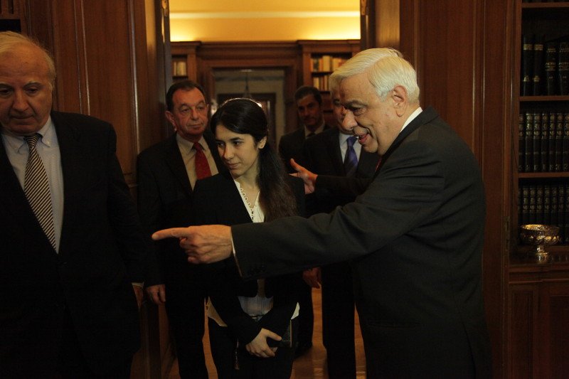 Νεαρή γεζίντι στο Προεδρικό Μέγαρο -Περιέγραψε στον Παυλόπουλο την κόλαση που έζησε στα χέρια τζιχαντιστών [εικόνες] | iefimerida.gr 1