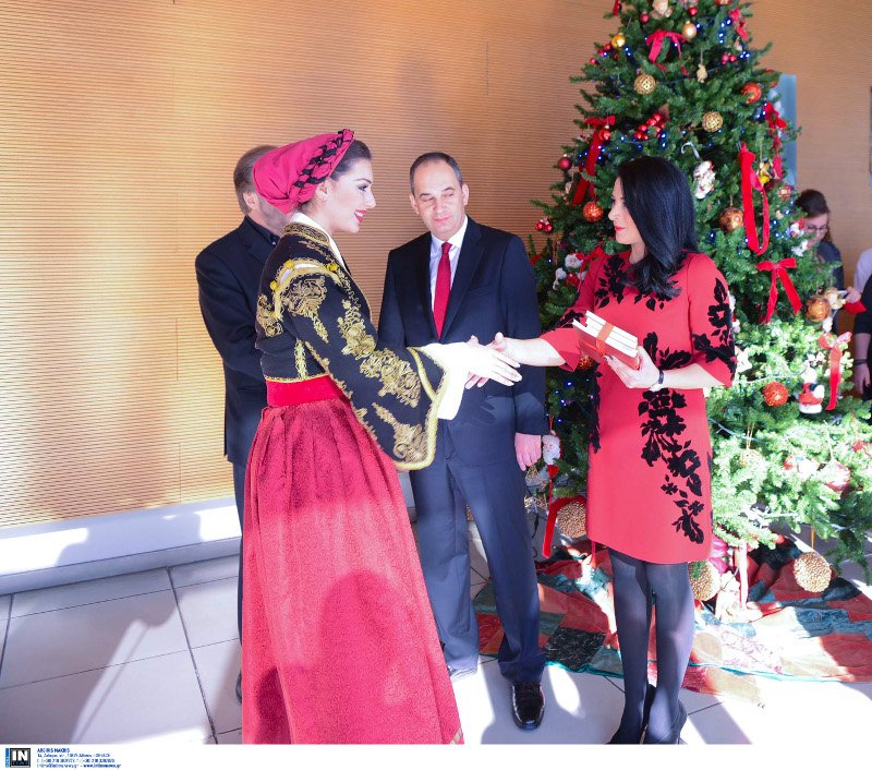 Η Αφροδίτη της Κύπρου -Ποια είναι η όμορφη σύζυγος του  Πλακιωτάκη [εικόνες] | iefimerida.gr 4