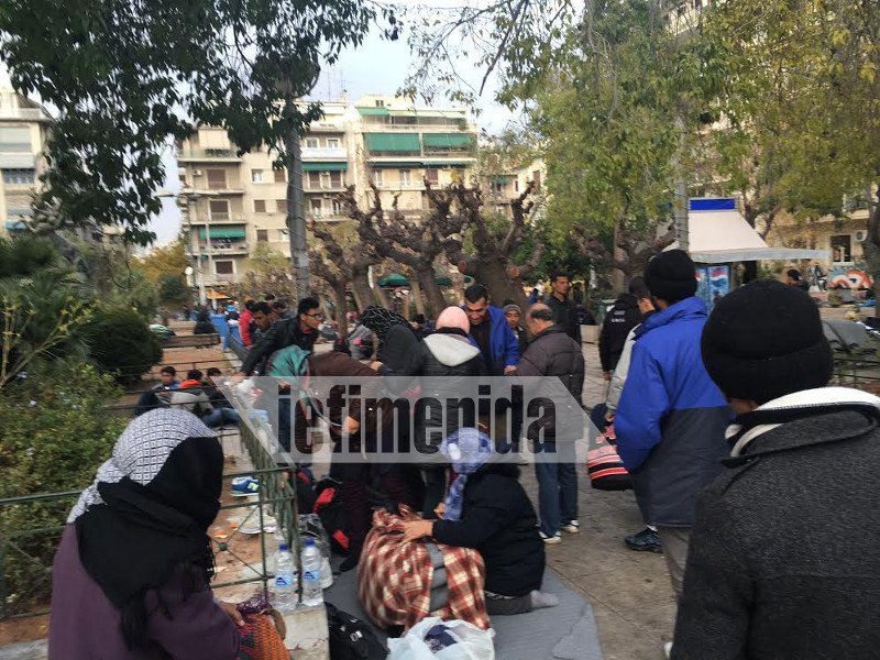 Ανεξέλεγκτη η κατάσταση στην πλατεία Βικτωρίας -Στο έλεος του ψύχους οι μετανάστες [εικόνες] | iefimerida.gr 7