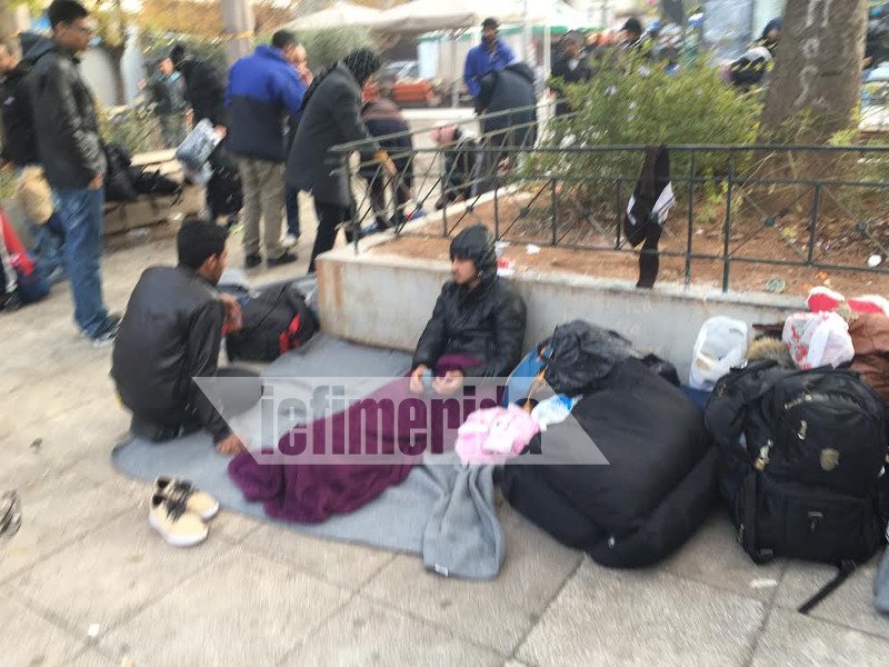 Ανεξέλεγκτη η κατάσταση στην πλατεία Βικτωρίας -Στο έλεος του ψύχους οι μετανάστες [εικόνες] | iefimerida.gr 4