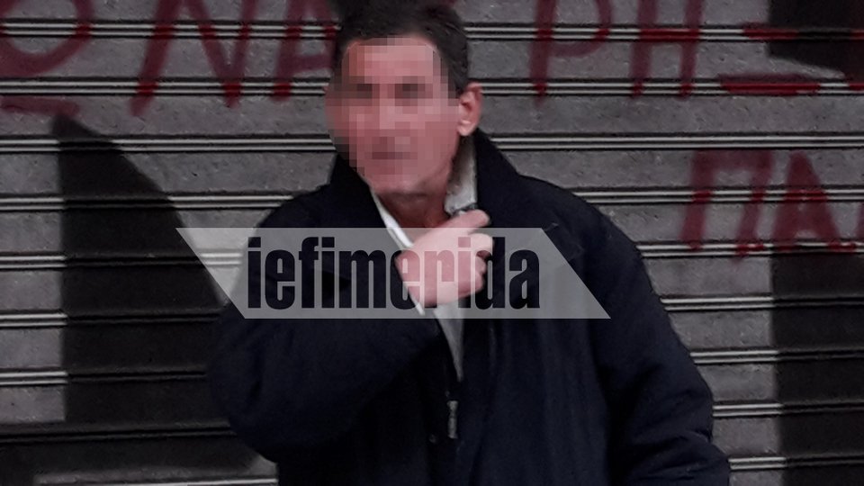 Θρίλερ στο υπουργείο Εργασίας: 50χρονος απειλούσε να αυτοκτονήσει με πριόνι [εικόνες] | iefimerida.gr 0