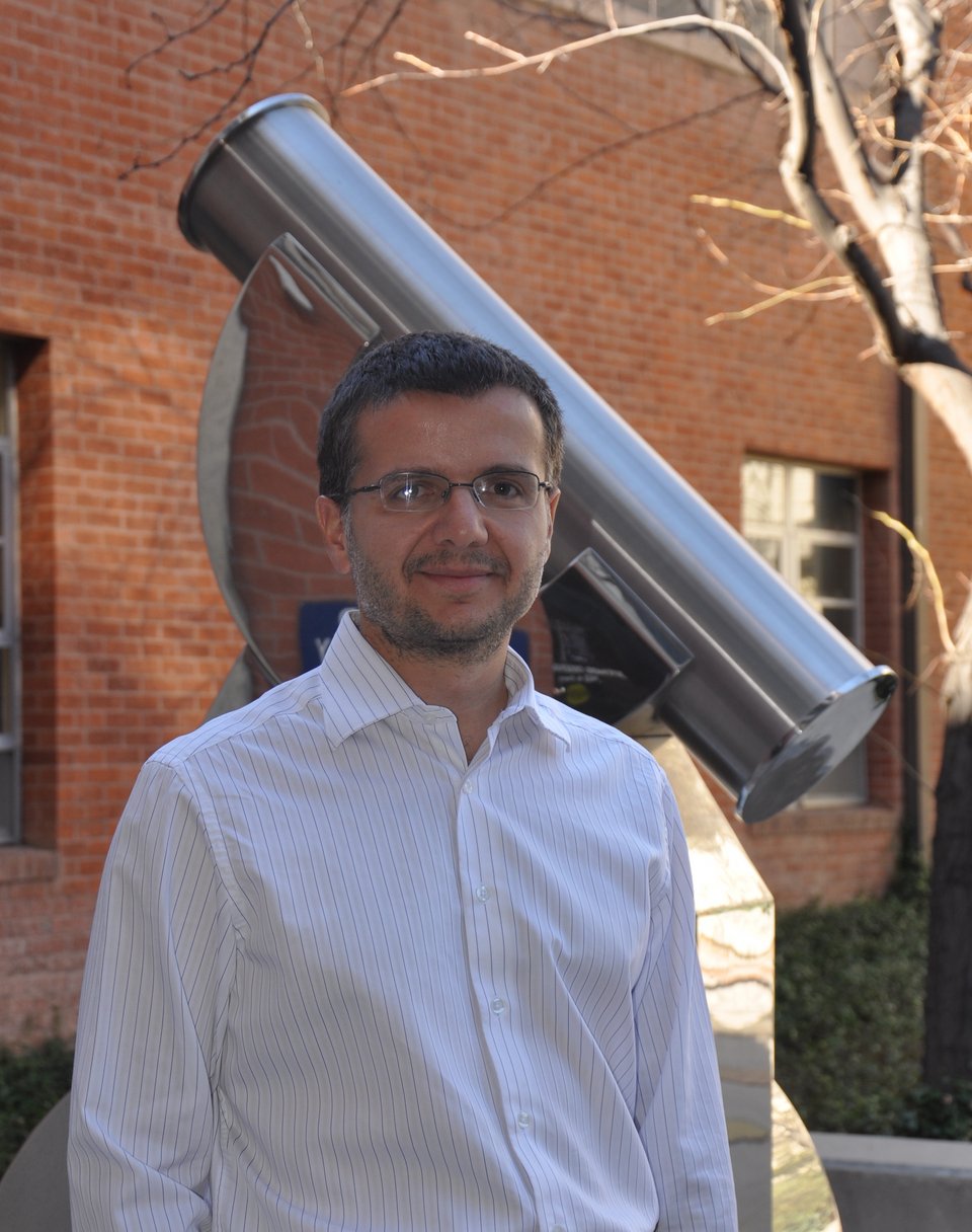 Ο Έλληνας αστροφυσικός που θα τεστάρει τον Αϊνστάιν -Θα κάνει το «τεστ της μαύρης τρύπας» [εικόνες] | iefimerida.gr 0