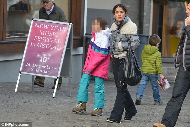 Το πραγματικό πρόσωπο της Σάλμα Χάγιεκ -Αχτένιστη, χωρίς μακιγιάζ [εικόνες]  | iefimerida.gr 0