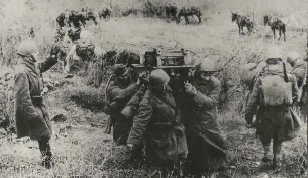 Σαν Σήμερα – Το πρώτο αυτοκίνητο Μercedes παραδίδεται στον ιδιοκτήτη του [εικόνες] | iefimerida.gr 5