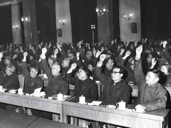 Σαν Σήμερα – Το πρώτο αυτοκίνητο Μercedes παραδίδεται στον ιδιοκτήτη του [εικόνες] | iefimerida.gr 7