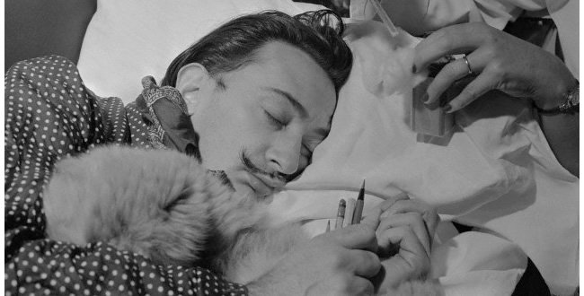 Ο απίστευτος μεσημεριανός ύπνος του Σαλβαντόρ Νταλί -Το κόλπο με το κλειδί [εικόνες] | iefimerida.gr 0