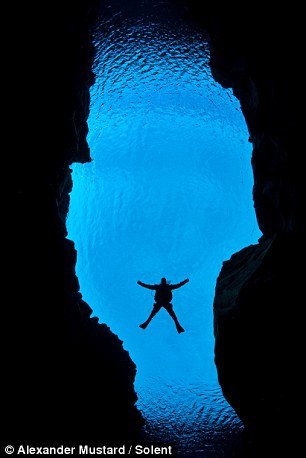 Σίλφρα: Κατάδυση ανάμεσα σε Αμερική και Ευρώπη -Κολυμπώντας ανάμεσα σε δύο τεκτονικές πλάκες [εικόνες & βίντεο] | iefimerida.gr 4