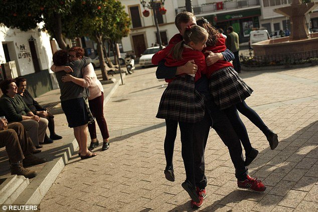 Πανζουρλισμός στην Ισπανία: Λαχείο μοίρασε 2,24 δισ. ευρώ -Ενας άνεργος μετανάστης ανάμεσα στους τυχερούς [εικόνες] | iefimerida.gr 1