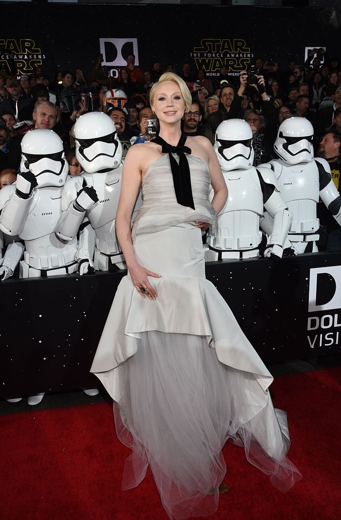 Η εντυπωσιακή πρεμιέρα του Star Wars: Η απαστράπτουσα Λουπίτα Νιόγκο και τα ρομπότ [εικόνες] | iefimerida.gr 3