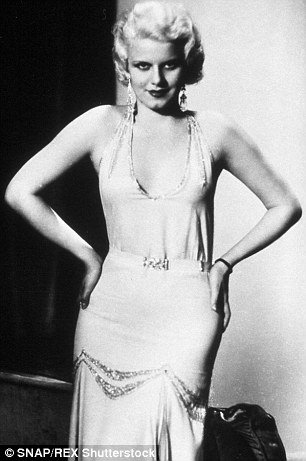 Γιατί τα τελευταία 100 χρόνια το στήθος των γυναικών μεγάλωσε 3 νούμερα [εικόνες] | iefimerida.gr 1