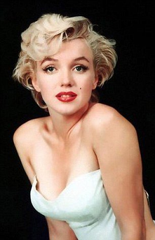 Γιατί τα τελευταία 100 χρόνια το στήθος των γυναικών μεγάλωσε 3 νούμερα [εικόνες] | iefimerida.gr 3