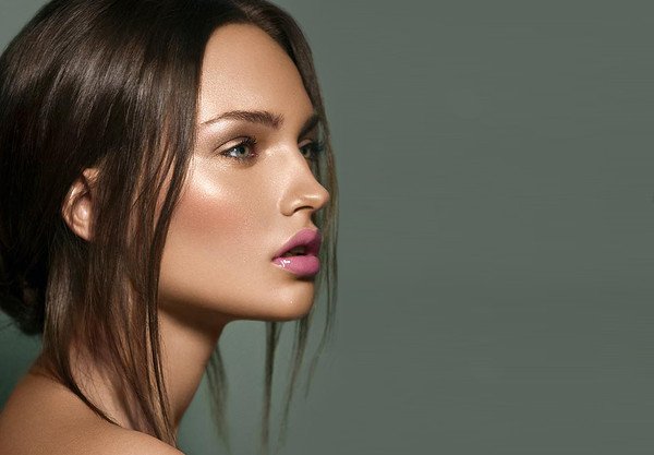 Strobing ή αλλιώς γυαλάδες: Η νέα τάση στο μακιγιάζ που κάνει θραύση - Πώς θα το πετύχετε [εικόνες] | iefimerida.gr 3