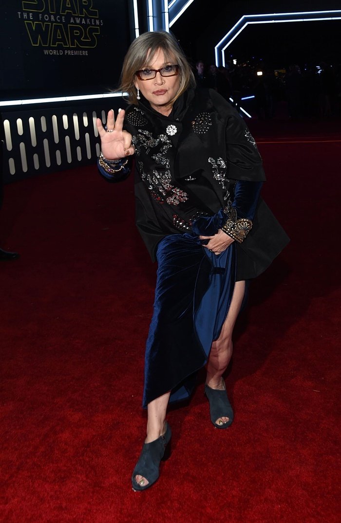 Η εντυπωσιακή πρεμιέρα του Star Wars: Η απαστράπτουσα Λουπίτα Νιόγκο και τα ρομπότ [εικόνες] | iefimerida.gr 7