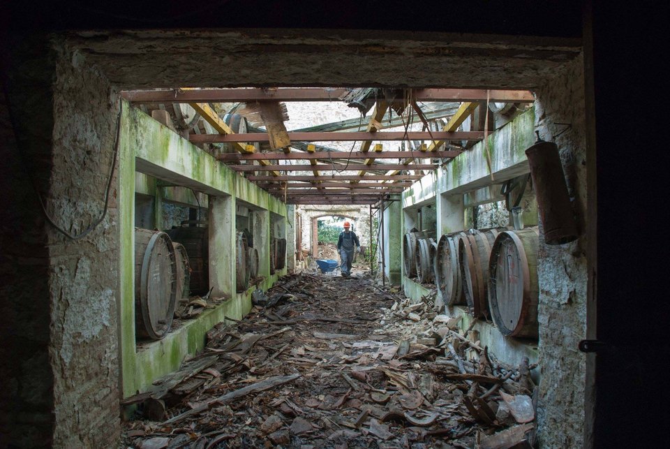 Το παρατημένο Οινοποιείο στο Τατόϊ ξαναζωντανεύει - Ξεκινούν τα έργα αποκατάστασής του [εικόνες] | iefimerida.gr 2