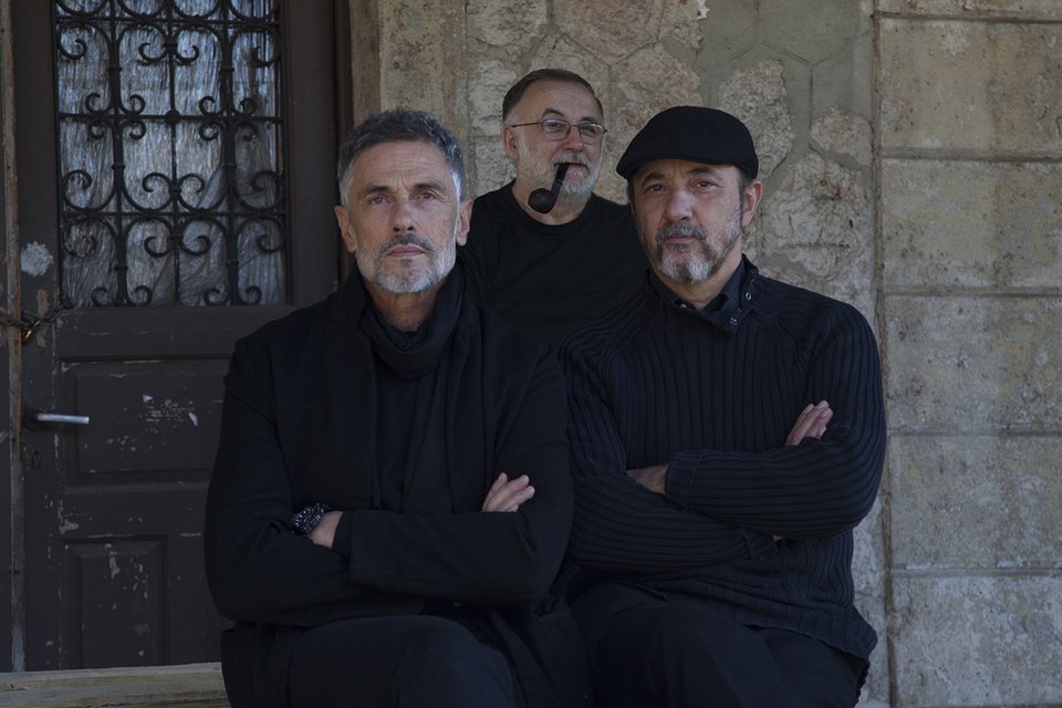 «Πρώτο ταξίδι έτυχε ναύλος» για το Badminton -H ζωή του Καββαδία επί σκηνής [εικόνες] | iefimerida.gr 4