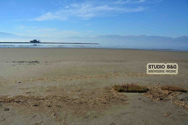 Ενα μοναδικό φαινόμενο: «Εξαφανίστηκε» η θάλασσα στο Ναύπλιο [εικόνες & βίντεο] | iefimerida.gr 1