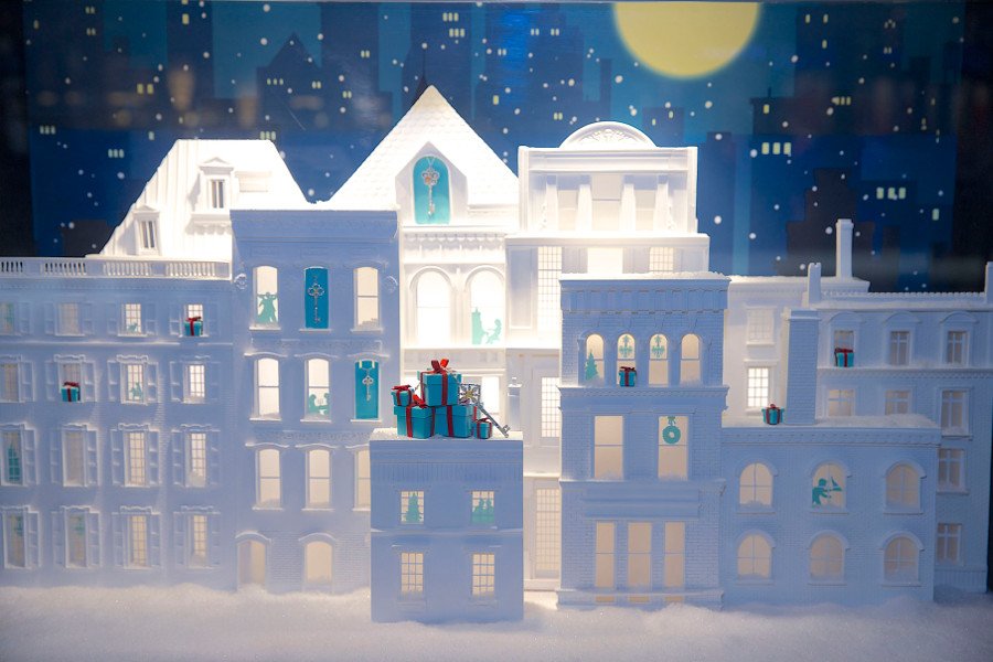 Ο Χρήστος Κωσταρέλλος έντυσε το χριστουγεννιάτικο γκαλά του Tiffany & Co στη Νέα Υόρκη [εικόνες] | iefimerida.gr 3