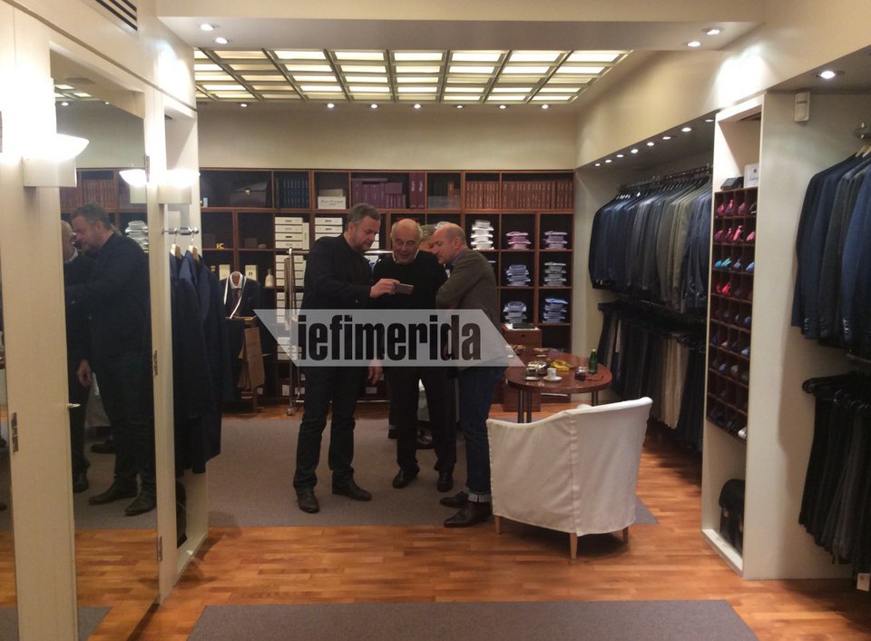 Ο ράφτης του Τζέιμς Μποντ στο Κολωνάκι όλο το Σαββατοκύριακο έραβε sur mesure τους Αθηναίους [εικόνες] | iefimerida.gr 9