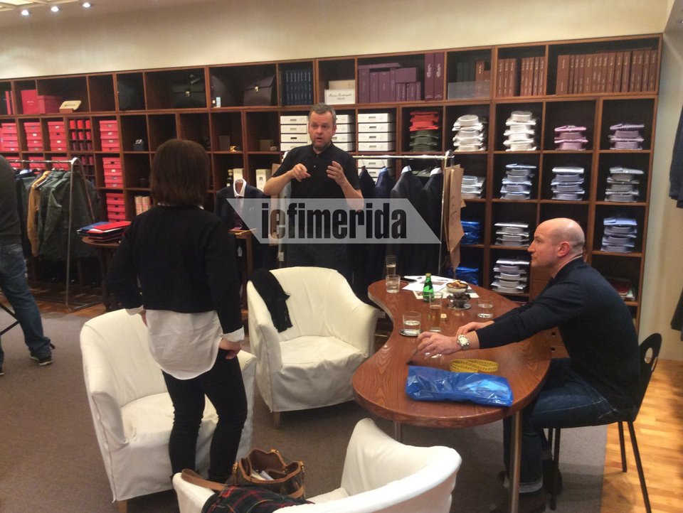 Ο ράφτης του Τζέιμς Μποντ στο Κολωνάκι όλο το Σαββατοκύριακο έραβε sur mesure τους Αθηναίους [εικόνες] | iefimerida.gr 2