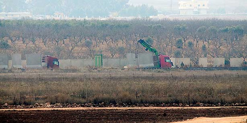 Η Τουρκία χτίζει τείχος ύψους 4 μέτρων στα σύνορα με τη Συρία [εικόνες] | iefimerida.gr 0