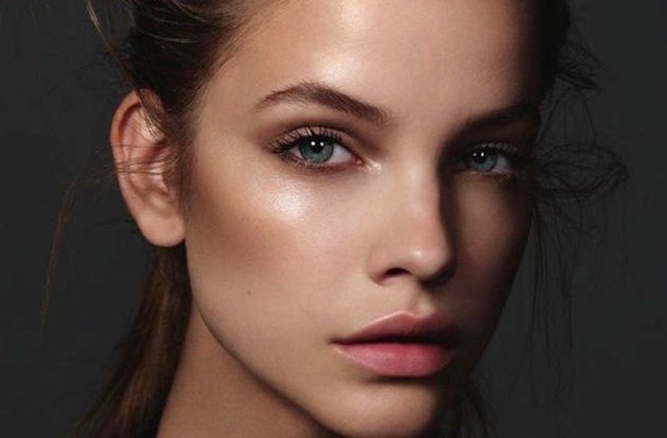 Strobing ή αλλιώς γυαλάδες: Η νέα τάση στο μακιγιάζ που κάνει θραύση - Πώς θα το πετύχετε [εικόνες] | iefimerida.gr 0