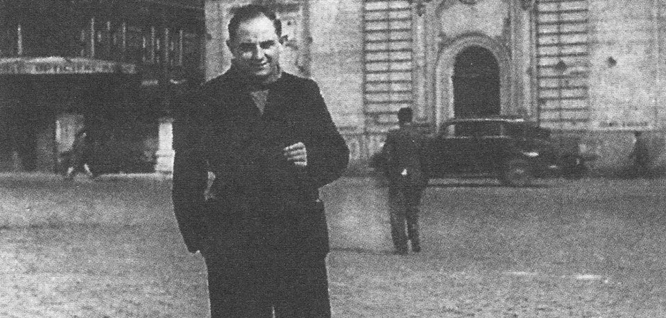 «Πρώτο ταξίδι έτυχε ναύλος» για το Badminton -H ζωή του Καββαδία επί σκηνής [εικόνες] | iefimerida.gr 3