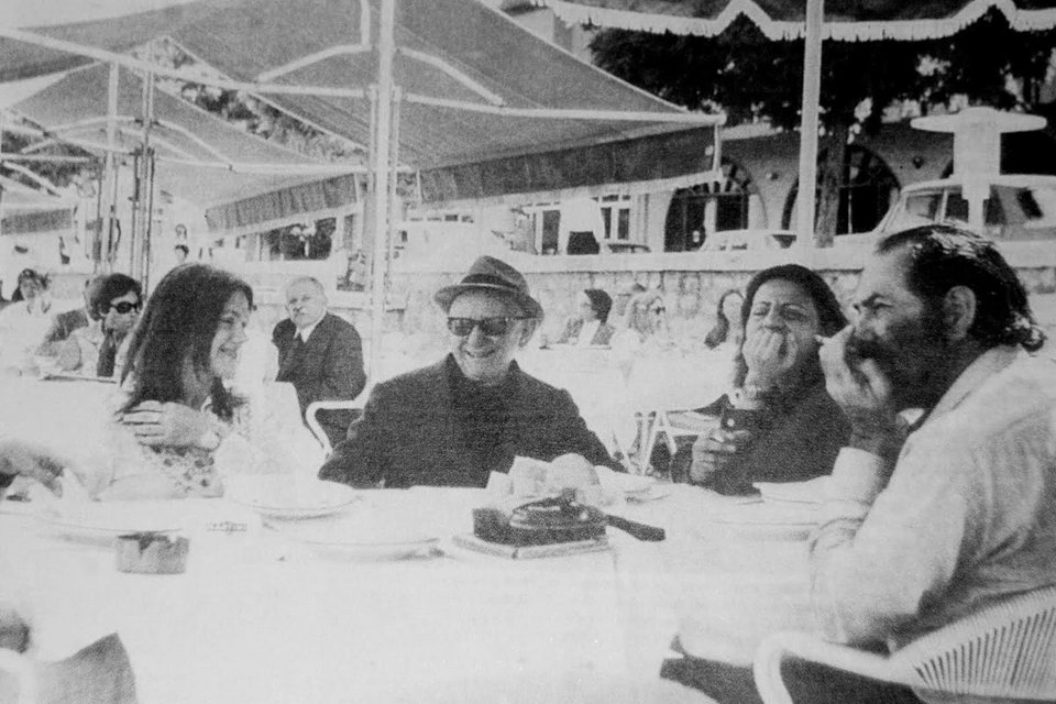 «Πρώτο ταξίδι έτυχε ναύλος» για το Badminton -H ζωή του Καββαδία επί σκηνής [εικόνες] | iefimerida.gr 1