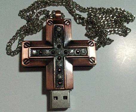 Σταυρός... USB -Το δώρο του Αρχιεπισκόπου Κύπρου σε στρατιώτες [εικόνα] | iefimerida.gr 0