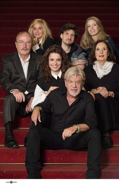 «Τα παιδιά ενός κατώτερου Θεού». Συγκινούν ακόμα; Θεατρική παράσταση [εικόνες] | iefimerida.gr 1