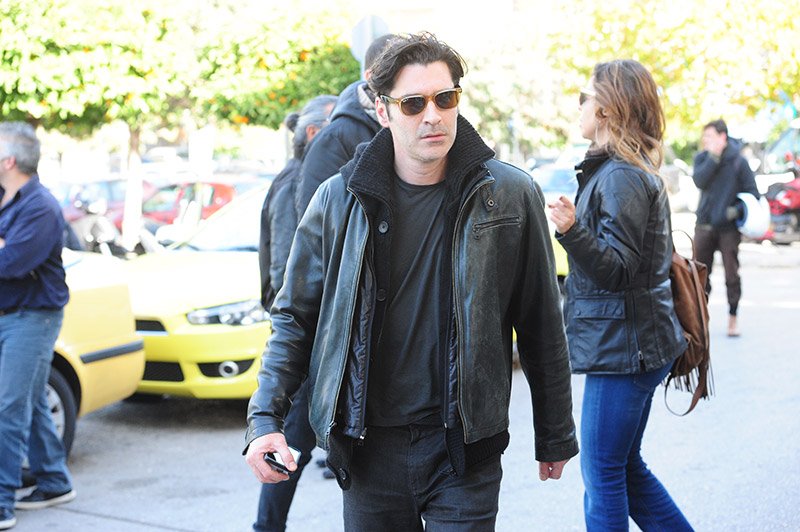 Ολο το ελληνικό θέατρο στην κηδεία του Μηνά Χατζησάββα - Στο εξωτερικό η σορός του για αποτέφρωση [εικόνες] | iefimerida.gr 9