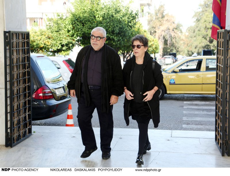 Ολο το ελληνικό θέατρο στην κηδεία του Μηνά Χατζησάββα - Στο εξωτερικό η σορός του για αποτέφρωση [εικόνες] | iefimerida.gr 25