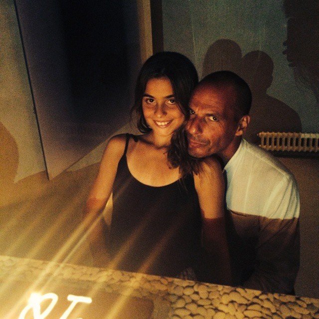 Γιατί πήγαν στο αεροδρόμιο Βαρουφάκης-Δανάη [εικόνες] | iefimerida.gr 2