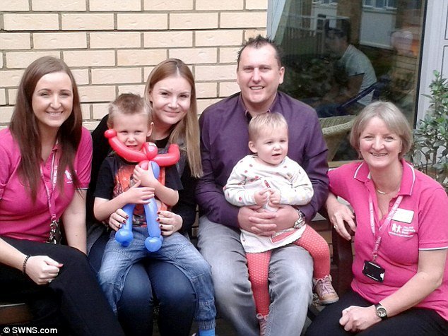 Ενα Χριστουγεννιάτικο θαύμα -Κοριτσάκι «ξαναζωντάνεψε» μισή ώρα μετά τον θάνατό της [εικόνες]  | iefimerida.gr 9