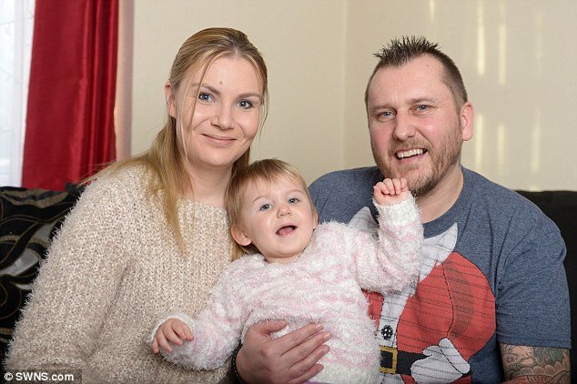 Ενα Χριστουγεννιάτικο θαύμα -Κοριτσάκι «ξαναζωντάνεψε» μισή ώρα μετά τον θάνατό της [εικόνες]  | iefimerida.gr 2