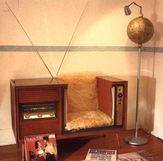 Δεν πετάμε τις παλιές vintage τηλεοράσεις -Τις κάνουμε τραπεζάκια και καθίσματα [εικόνες] | iefimerida.gr 3