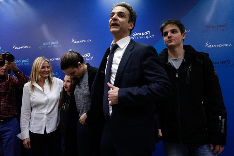 Η οικογενειακή φωτογραφία του Κυριάκου Μητσοτάκη μετά τη νίκη του στις εκλογές | iefimerida.gr 0