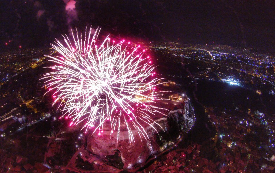 Η μαγεία της Ακρόπολης και τη νύχτα -Εντυπωσιακές αεροφωτογραφίες [εικόνες] | iefimerida.gr 0