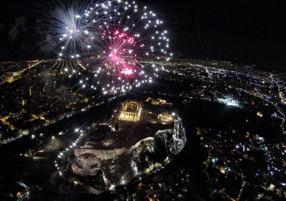 Η μαγεία της Ακρόπολης και τη νύχτα -Εντυπωσιακές αεροφωτογραφίες [εικόνες] | iefimerida.gr 3