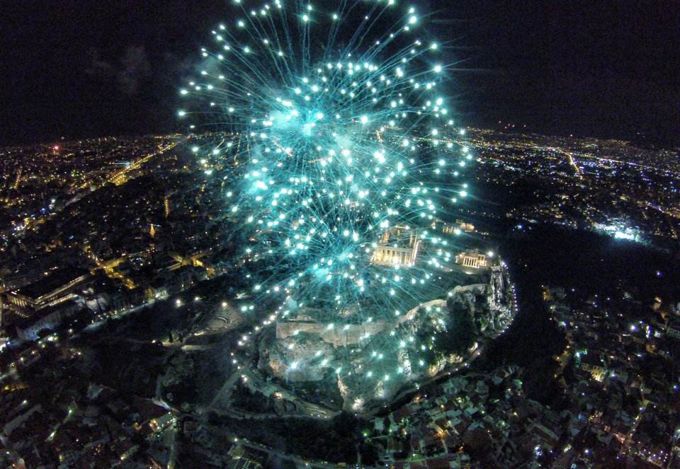 Η μαγεία της Ακρόπολης και τη νύχτα -Εντυπωσιακές αεροφωτογραφίες [εικόνες] | iefimerida.gr 4