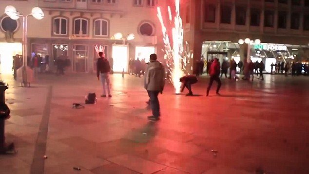 Σοκ από τις μαζικές σεξουαλικές επιθέσεις σε πόλεις της Γερμανίας από 2.000 Αραβες -Τι εκτιμούν οι Αρχές | iefimerida.gr 0