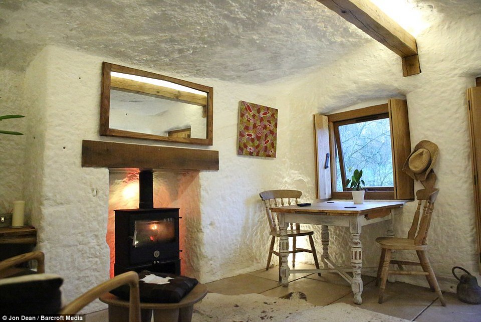 Ξόδεψε 174.000 ευρώ για να μετατρέψει μια σπηλιά σε σπίτι -Το αποτέλεσμα, εντυπωσιακό [εικόνες] | iefimerida.gr 3