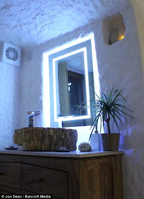 Ξόδεψε 174.000 ευρώ για να μετατρέψει μια σπηλιά σε σπίτι -Το αποτέλεσμα, εντυπωσιακό [εικόνες] | iefimerida.gr 6