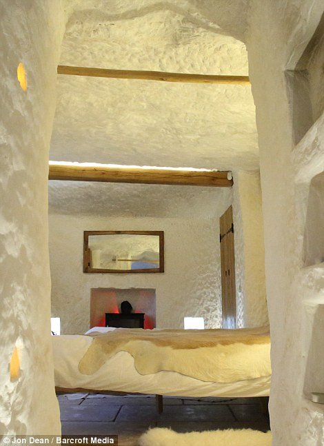 Ξόδεψε 174.000 ευρώ για να μετατρέψει μια σπηλιά σε σπίτι -Το αποτέλεσμα, εντυπωσιακό [εικόνες] | iefimerida.gr 7