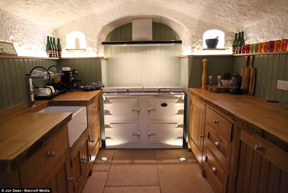 Ξόδεψε 174.000 ευρώ για να μετατρέψει μια σπηλιά σε σπίτι -Το αποτέλεσμα, εντυπωσιακό [εικόνες] | iefimerida.gr 5