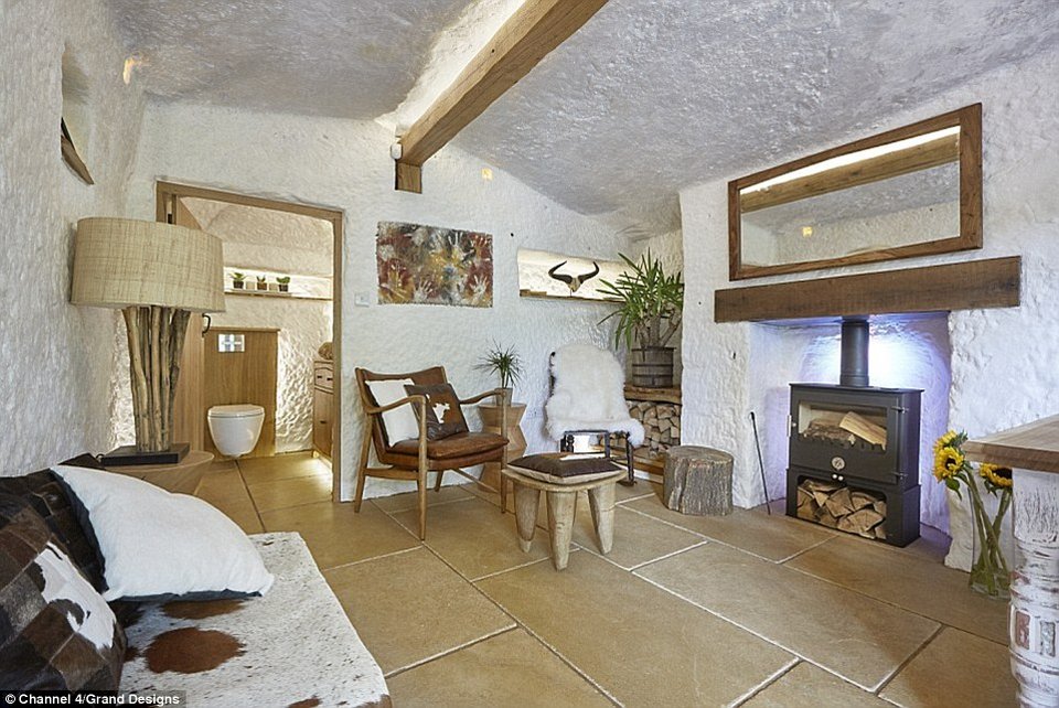 Ξόδεψε 174.000 ευρώ για να μετατρέψει μια σπηλιά σε σπίτι -Το αποτέλεσμα, εντυπωσιακό [εικόνες] | iefimerida.gr 1