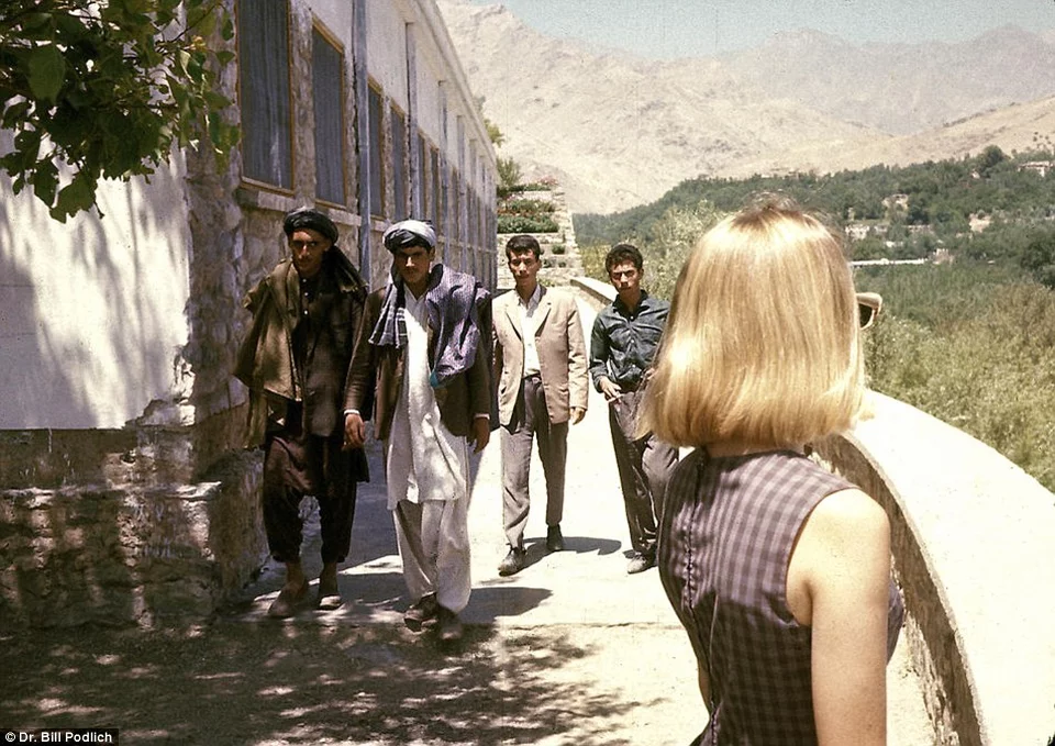 Η ζωή στο Αφγανιστάν, πριν τους Ταλιμπάν: Γυναίκες με κοντές φούστες, χωρίς μπούργκα και άνδρες με χαμόγελο [εικόνες] | iefimerida.gr 6