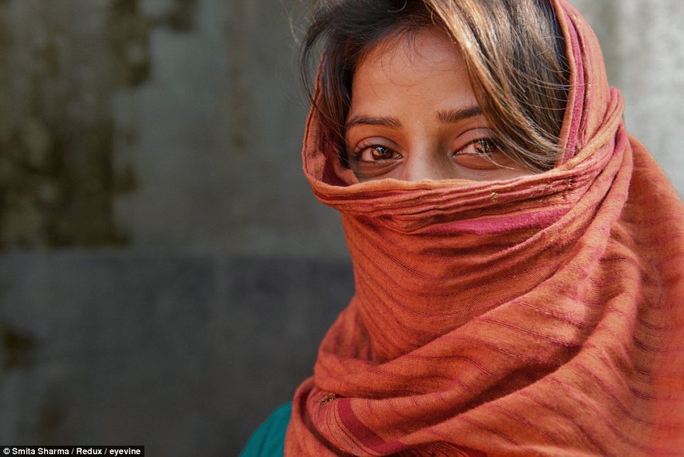 Τα θύματα βιασμού της Ινδίας: Καμμένα πρόσωπα, ανήλικα κορίτσια -Μια φωτογράφος «μιλά» με καρέ [εικόνες] | iefimerida.gr 1