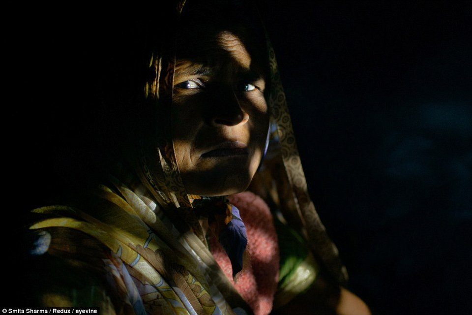 Τα θύματα βιασμού της Ινδίας: Καμμένα πρόσωπα, ανήλικα κορίτσια -Μια φωτογράφος «μιλά» με καρέ [εικόνες] | iefimerida.gr 6