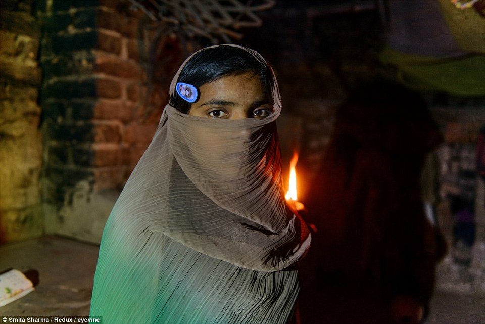 Τα θύματα βιασμού της Ινδίας: Καμμένα πρόσωπα, ανήλικα κορίτσια -Μια φωτογράφος «μιλά» με καρέ [εικόνες] | iefimerida.gr 3